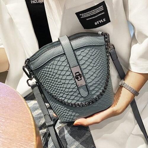 Bucket bag leather bag female 2021 new trendy niche design female summer cowhide all-match shoulder messenger bag