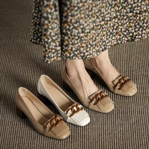 2021 new summer French womens single shoes thick heel sheep suede tassel chain small square shoes