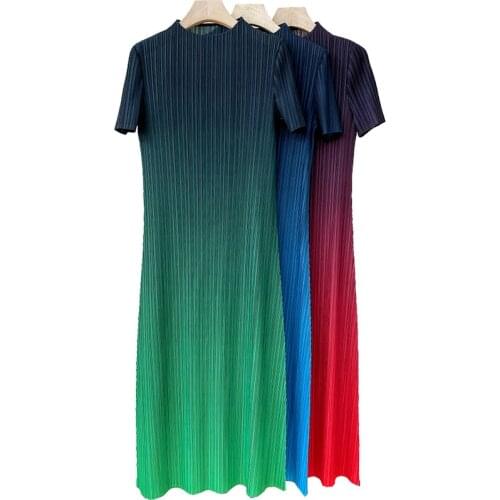 Women Dresses Summer 2021 New Round Neck Short Sleeve Gradient Colour Stretch Miyake Pleated Dress For Women 45-75kg