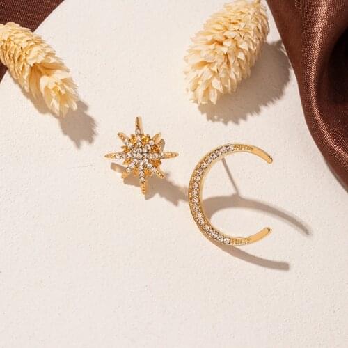 New Fashion Design Unusual Stud Earrings 2020 Trend Classic Golden Moon and Star Earrings For Women Party Jewelry