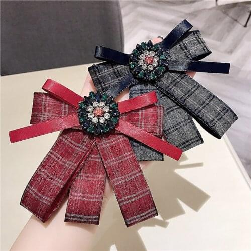 Korean Fabric Bow Tie Brooch Crystal Shirt Lapel Pins and Brooches Collar Needle Fashion Women Jewelry Luxury Accessories