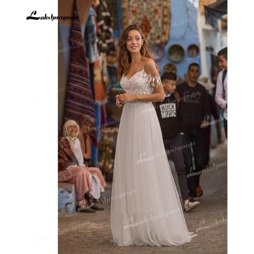 Off The Shoulder A-Line Tulle Wedding Dresses V-Neck Spaghetti Straps Sleeveless Backless Lace Appliques Sweep Train Bride Gowns