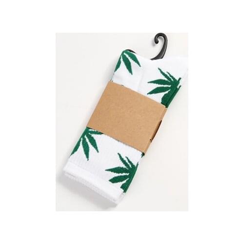 High-quality brand in the tube socks all season retro couples cotton socks Maple Leaf hip-hop fashion casual mens men and women