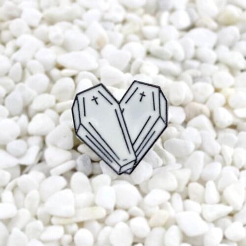 Love You to Death Lapel Pin Coffin Heart Goth Punk Enamel brooch Symbol Love will never disappear Personality metal badge