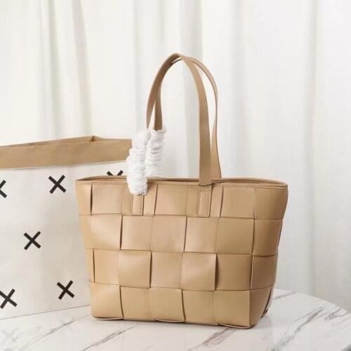 Autumn And Winter 2020 New Womens Leather Woven Handbag Knitting Belt Shopping Women Beach Shoulder Bag Luxury Brand Design