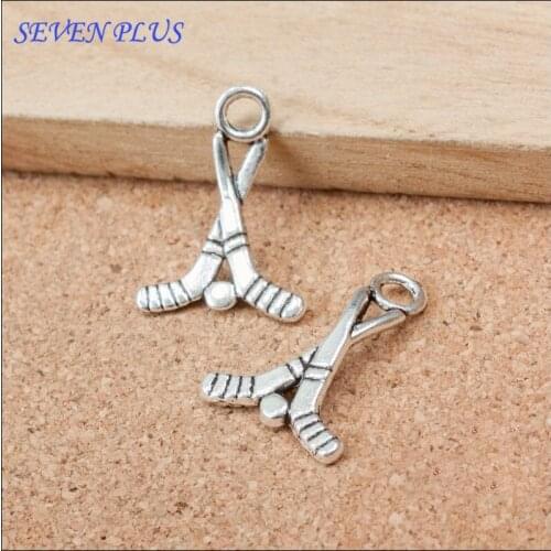 High Quality 50 Pieces/Lot 17mm*23mm Antique Silver Plated Sports Charm Hockey Charm
