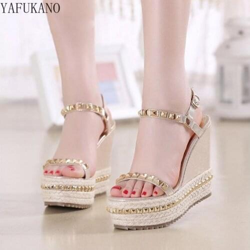 Summer New Female Wedge Platform Sandals Bohemian Seaside Vacation High Heels Rivets Straw Weave Small Size Women Shoes 31 32 33