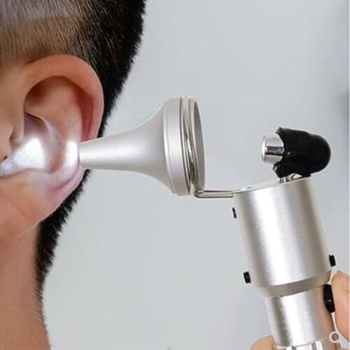 Ear endoscope in the ear light charging ear light otoscope child holding the light of the amount of ears