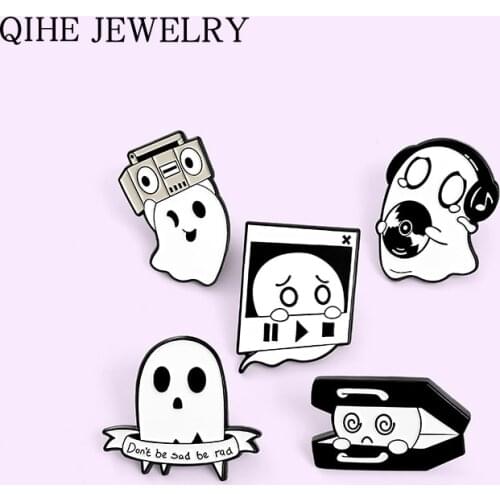 Music Ghost Brooches for Women Cute Happy Halloween Enamel Pins Cartoon Specter Lapel Pin Anime Badge Jewelry Gift Wholesale