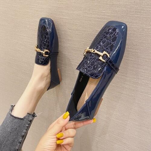 Spring Autumn British Style Patent Leather Soft Sole Loafers Lady Square Toe Casual Flats Metal Chain Design Brand Women Shoes