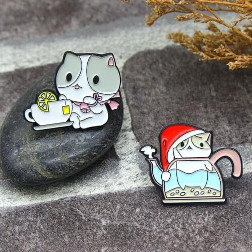 Cartoon Funny Cat Taking A Bath In A Kettle And Fish Tank Leisure Moments Lemon Tea Drinking Cute Cat Brooch Neutral Ins Style