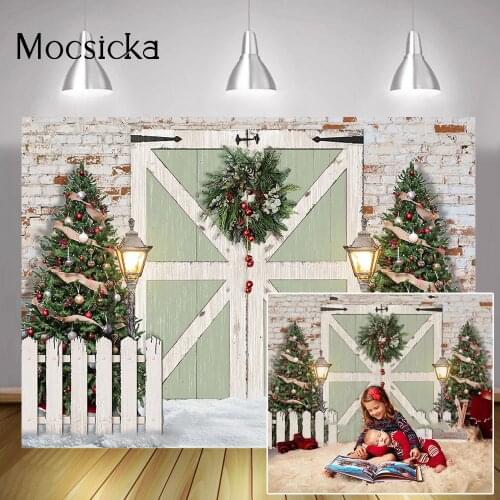 Christmas Snow Photography Backdrop Winter Christmas Trees Bells Background Retro Door Brick Wall Portrait Green Wreath Studio