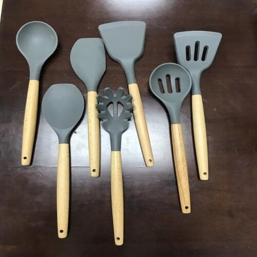 Hot selling kitchen special high temperature resistant silicone oak handle non-stick pan spatula spoon