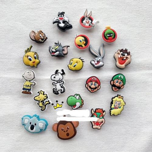 Geniune Cute Shoe Charms Accessories Cartoon Bugs Bunnys Snoop Dog Jerry Shoes Buckle Decorations for Sandals Charms Kids Gift