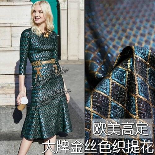 Gold three-dimensional jacquard fabric high-end dress sub-jacket garments dyed fabric ladies temperament gold jacquard fabric