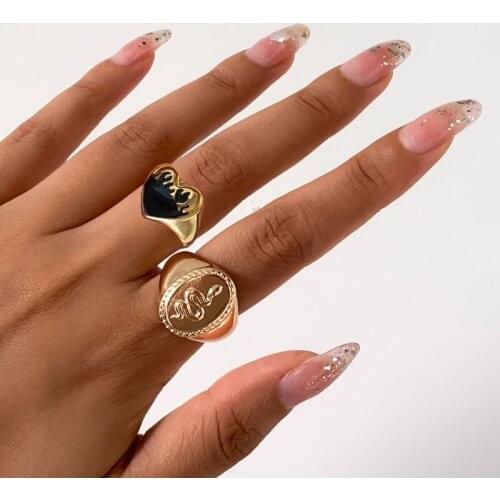 Retro Snake-shaped Peach Heart Twisted Womans Ring Simple Fashion Ladies Banquet Party Jewelry Gift Wholesale 2021 New Trend