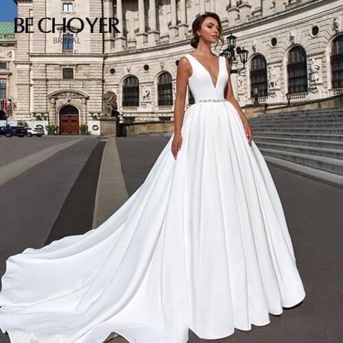 Fashion V-neck Satin Wedding Dress 2020 BECHOYER F101 Vintage Crystal A-Line Backless Court Train Bride Gown Vestido de Noiva