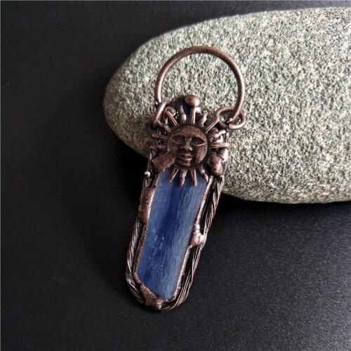 FUWO Hot Sale Natural Kyanite Slice Pendant With Antique Copper Plated Sun Face Brass Accessories Meditation Retro Jewelry PD367