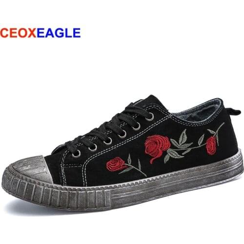 Vintage Canvas Shoes Denim Lace-Up Men Casual Shoes New 2019 Plimsolls Breathable Male Footwear Spring Autumn Embroidery Flowers