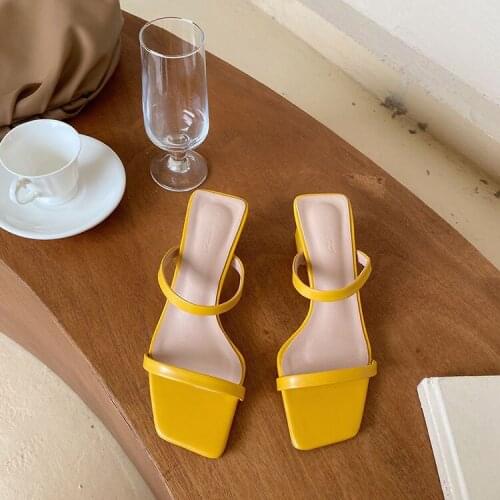 2021 Sexy Square Heel Thick Heel Slippers Narrow Strap Sandals Elegant Simple and Comfortable Womens Heel Sandy Beach Slippers