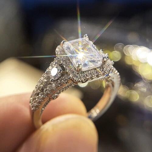 Huitan Silver Color Gorgeous Engagement Rings for Women High Quality Shiny Cubic Zircon Delicate Ring Gift Female Trendy Jewelry