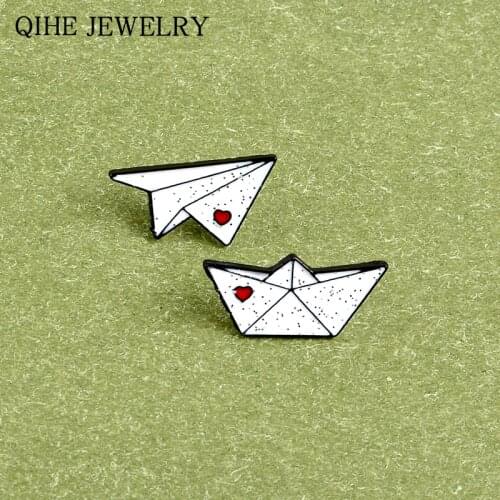 Origami Game Pin White Glitter Origami Airplane & Boat Lapel Pins Cartoon Childhood Brooches for Women Men Gift Funny Badge
