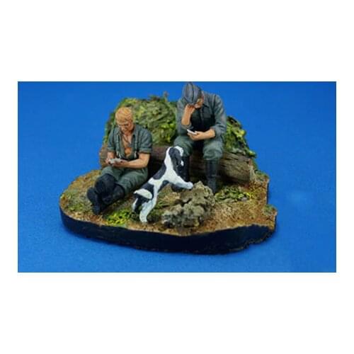 Unassambled 1/35 ancient man sit with wood (NO BASE ) Resin figure miniature model kits Unpainted