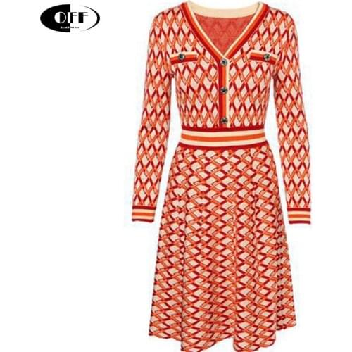 Designer Autumn Winter Knitted Dress Knee Length Christmas Plaid Long Sleeve V-Neck Elegant Sweater Lady Dresses Women Clothes