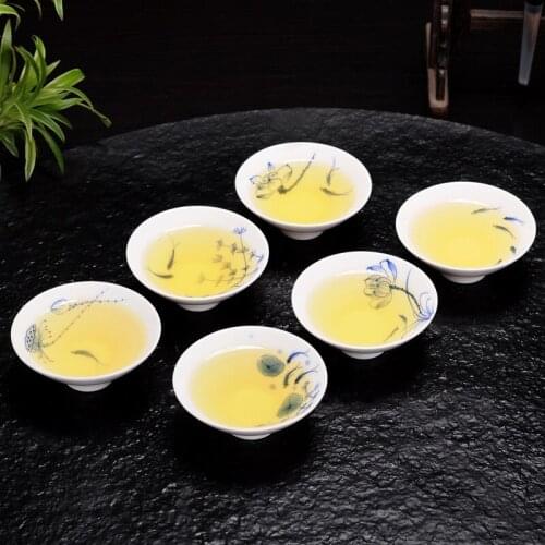 6pcs Hand Painted Ceramic Teacup Chinese JingDeZhen Blue and White Porcelain Tea Bowl Lotus and Fish Creative Tasting Tea Cup