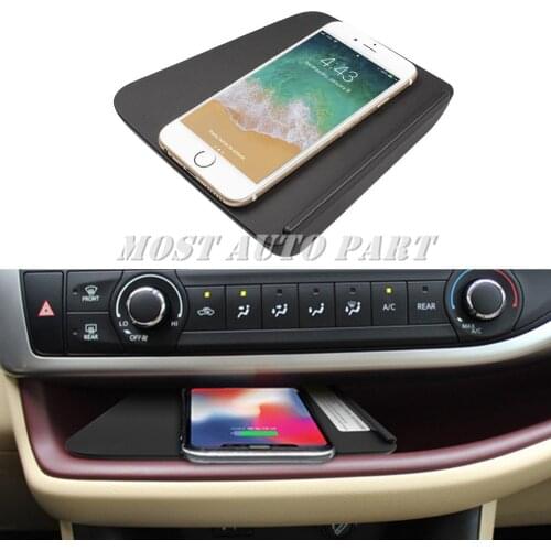 10W Interior Car Wireless Charger Phone Fast Charging Pad For Toyota Highlander 2014-2019 The Phone With QI Wireless Charging
