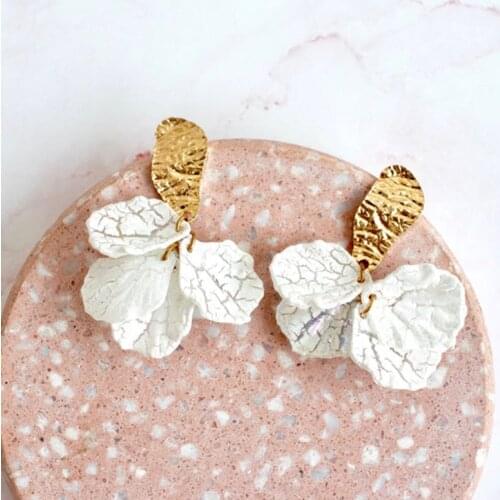 Baroque Style Petal Power Earrings Distressed Gold Crumpled White Leaf Petals Multi-tier Bridal Party Earrings Floral JK038F-3F