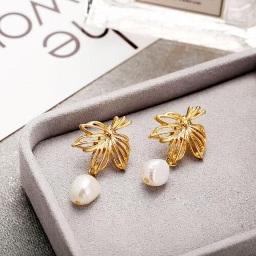 Hot Women Trendy Freshwater Baroque Pearl Earrings Matte Gold Irregular Geometric Dangle Earrings
