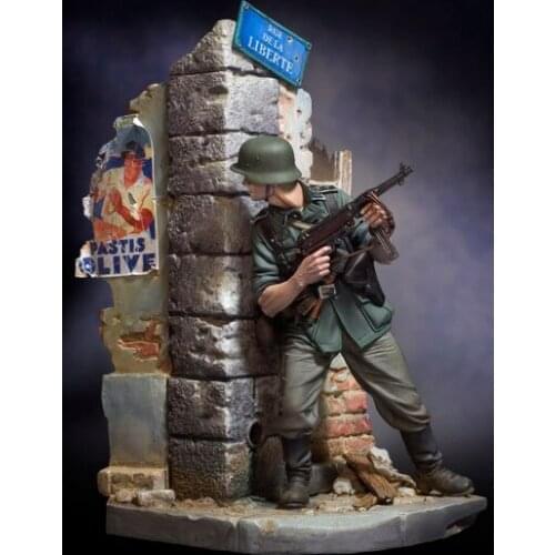 1/18 Resin Model Building Kit Figure Soldier in battle