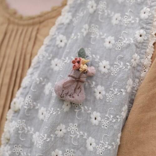 3 Colors Mori Girl Retro Wild Cute Brooch Temperament Wild Small Corsage Women Sweet Handmade Button Brooch Pins Clothings Decor