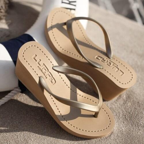 2021 simple high-heeled flip-flops womens summer non-slip slope with thick bottom beach sandals and slippers muffin Han trend