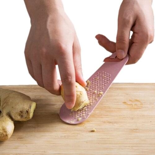 1PC Wheat Straw Multi Functional Ginger Garlic Grinding Grater Planer Garlic Press Device Cutter Kitchen Gadgets Tools