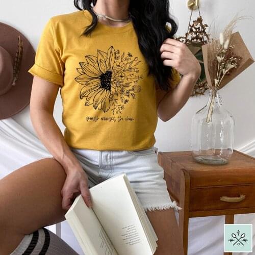 Growth Amongst The Chaos Slogon Female Loose T-shirt Unisex Sunflower Graphic Silm Fit Tops Women Short Sleeve Plant Flower Tee