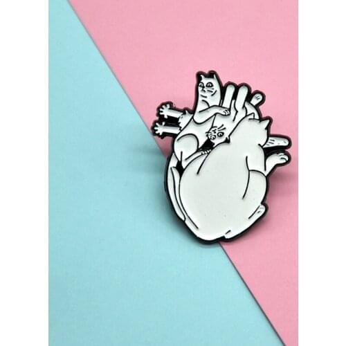 New creative cartoon white cat heart enamel brooch couple animal badges and symbols punk lapel jewelry for lover friends gifts