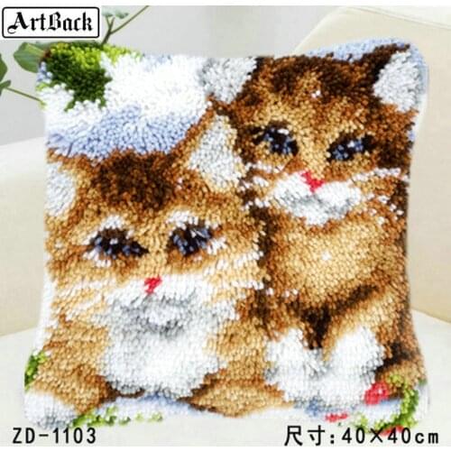 Animal series lock hook embroidery cat 3D paragraph embroidered dog Bear DIY buckle hook wool pillowcase Christmas gift 40x40cm