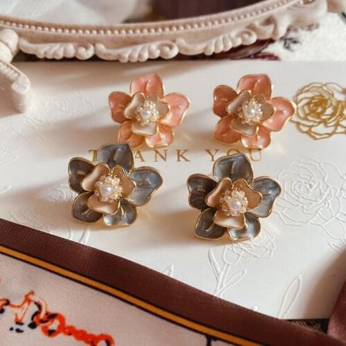 Sweet wind elegant French administrative levels feeling flower drip enamel pearl earrings earrings