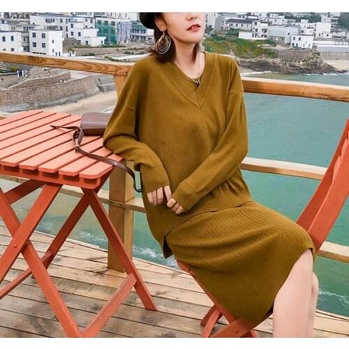 Autumn and winter 2018 new womens knitted suit loose and versatile knitting sweater + skirt two pieces of fashion