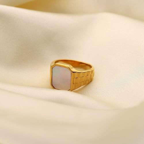 Gold Plated Stainless Steel Mother Of Shell Rings For Women Vintage Inspired Oval White Shell Signet Ring Gorgeous Jewelry