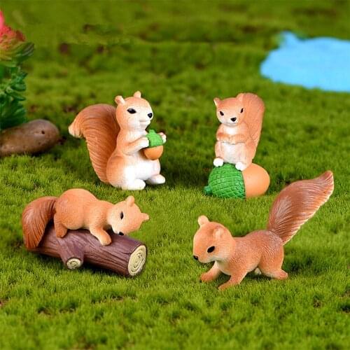 4pcs/set Mini Lovely Squirrel Family Model Cartoon Animal Figurine Dollhouse Cake Home Decor Miniature Fairy Garden Decoration