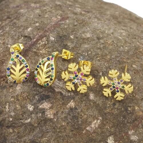 Small Snowflake Zircon Stud Earrings for Women Gold Filled Cute Ear Jewelry Delicate Cubic Zirconia Monstera Leaf Earrings Stud