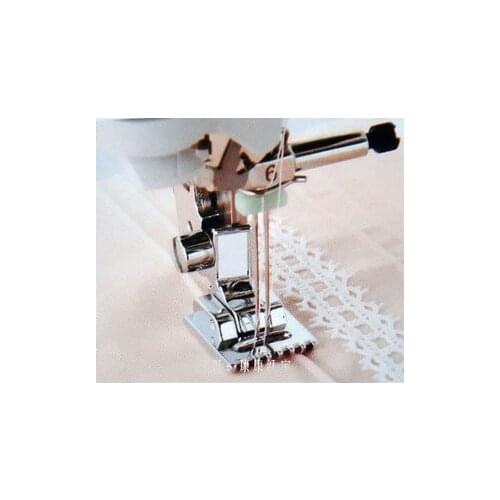Industrial sewing machine with special coarse Tucker pressure foot