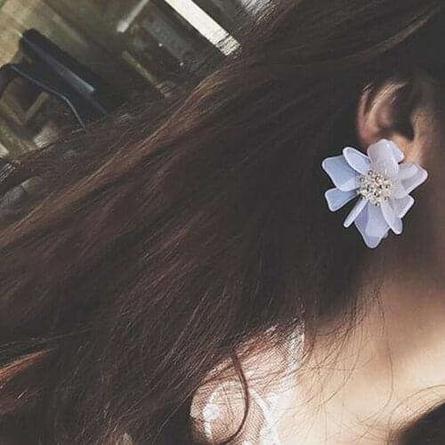 Rongho new design trendy Acrylic daisy flower stud earrings for women partysu earring crystal earring jewelry
