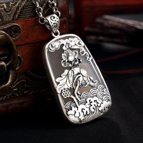 2018 Rushed Accented Heart New S990 Fine Lotus Pond Moonlight Agate Long Joker Woman Sweater Chain Pendant