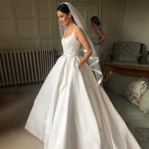 Hot Sale Elegant Charming Garden Bridal Spaghetti Strap Applique Sleeveless Lace Ball Gown Wedding Dress Long