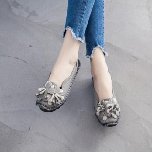 2019 Genuine Leather Soft Shoes Fashion Leather Flats Shoes for Women Casual Female Loafers Lady Flower Round Toe Shoes Footwear