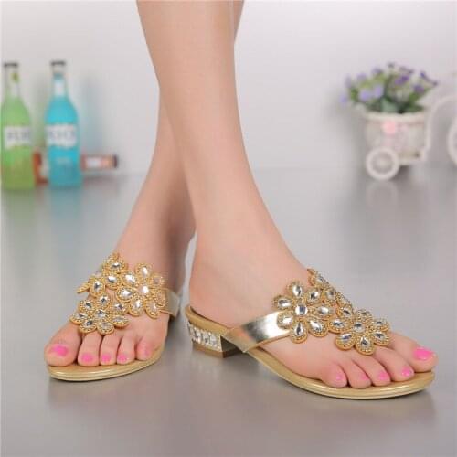 2018 Summer Woman Thick Heel Rhinestones Low-heeled Sandals And Slippers Women Flip-flops Extra Large Size Shoes High Quality